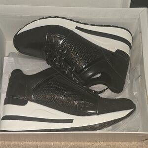 Steve Madden Black Sneakers Sleek Design